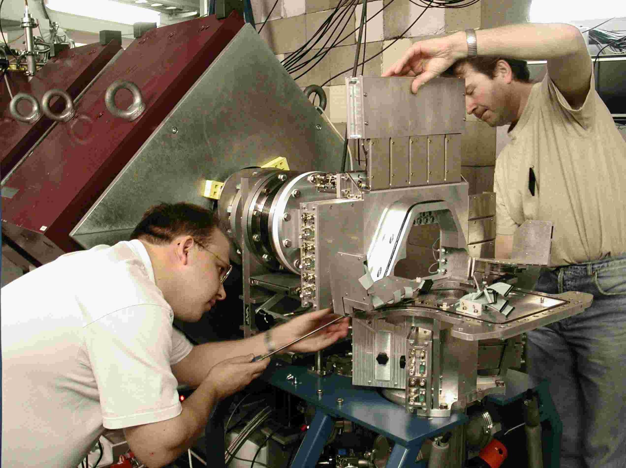DEA and DAS mounting the Pre-Amp boxes